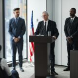 Ce trebuie să conțină titlul unui comunicat de presă eficient