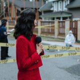 Cum citești critic un sondaj de opinie prezentat în știri